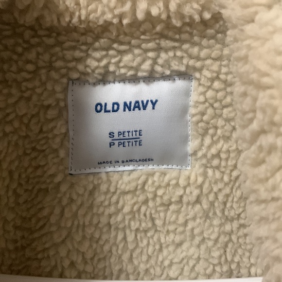 OLD NAVY Sherpa lined Jacket Petite - Picture 4 of 5